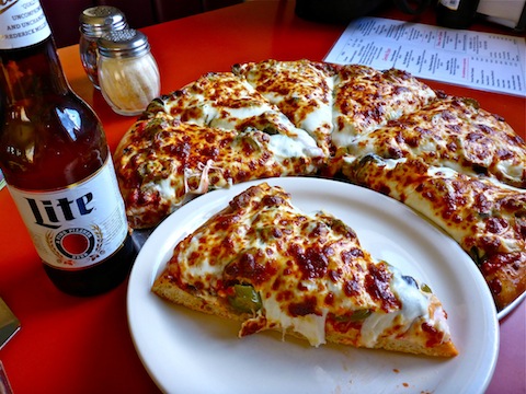 Late lunch -- Dunch? Linner? -- at Big Daddy's PIzza in Tonto Basin.