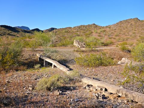 Odd structure that looks like a dam, but isn't. Any ideas?