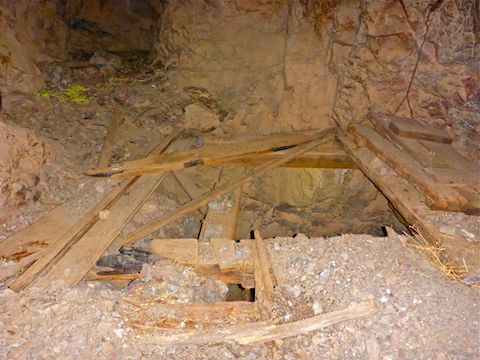 The shaft near the end of the adit (upper left). Despite what I said in the video, I think that wired board on the right, may have been a place to sit while digging out the shaft.