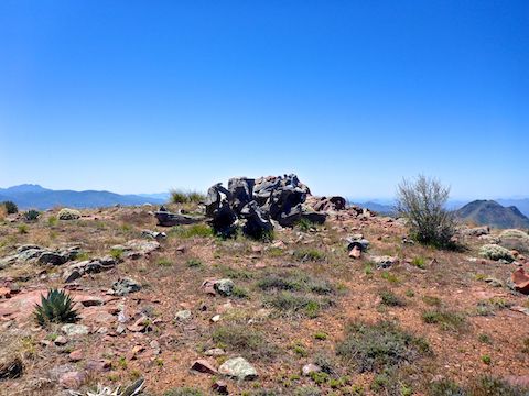 The summit of Mount Peeley. The Tonto 1924 benchmark is in the rocky outcropping behind the dead tree. Note the lack of shade.