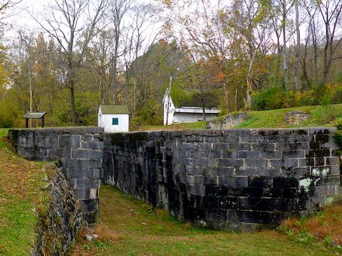 Lock 50, lock keeper's shelter and canal mule barn.