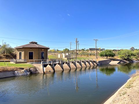 Looked like a little park, with a portapotty, by the Roosevelt Canal diversion dam. If you need to use it, cross the South Canal ¼ mile back at Val Vista Dr.