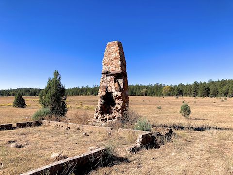 The Holcomb Homestead at Phoenix Park. In 1885, Daniel Boone Holcomb moved to Arizona where he worked for the Aztec Cattle Company / Hashknife Outfit -- which sided with the Graham family during the Pleasant Valley War. Holcomb survived the range war, dying in New Mexico in 1925.