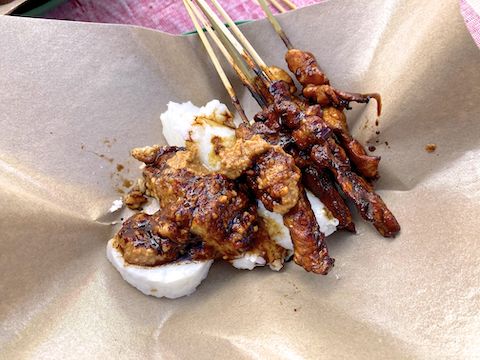 The satay ayam & nasi (chicken skewers & rice) produced no subsequent ill effects. Wish I could say the same for the liver sandwich I ate in Egypt ...