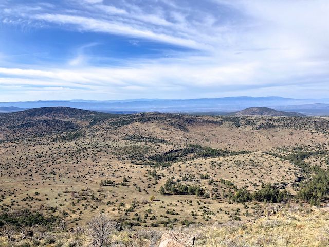 Apache Maid Mountain: On the left, front to back, Hog Hill, Black Hills and Bradshaw Mountains. On the right, Mullican Canyon, Round Mountain, Verde Valley, Munds Mountain and Woodchute Mountain.