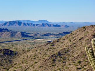 Estrella BM 2766: Sweet! Caught trains heading in opposite directions at the Shawmut 'S'. Max zoom on my pocket camera ...