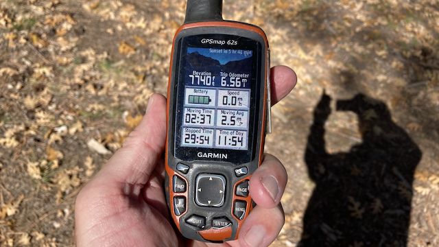 Still using my beatup crappy Garmin 62S four-and-a-half years after buying a Garmin 64sx. (Side-by-side comparison.)