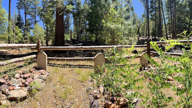 The Stott, Scott & Wilson cemetery in Hangmans Draw reminded me of Davey Gowan's grave in the Mazatzal Mountains. Note the "Aug 4 1888" dates of death are incorrect: The three were lynched a week later.