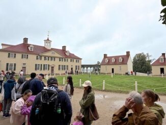 Line for the guided Mount Vernon mansion tour. Taking about 25 min., in groups of ~15, the tour visits all the rooms on the first and second floors. Beside the mansion are the colonnades, kitchen, and store house.